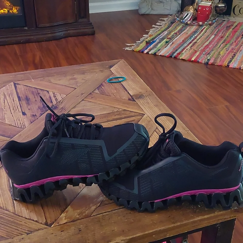 Shoes - Picture 2 of 4